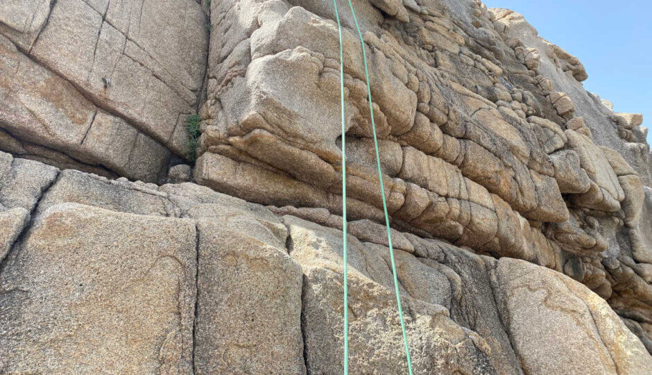 Klettern auf Korsika 8 a rope from a rock wall